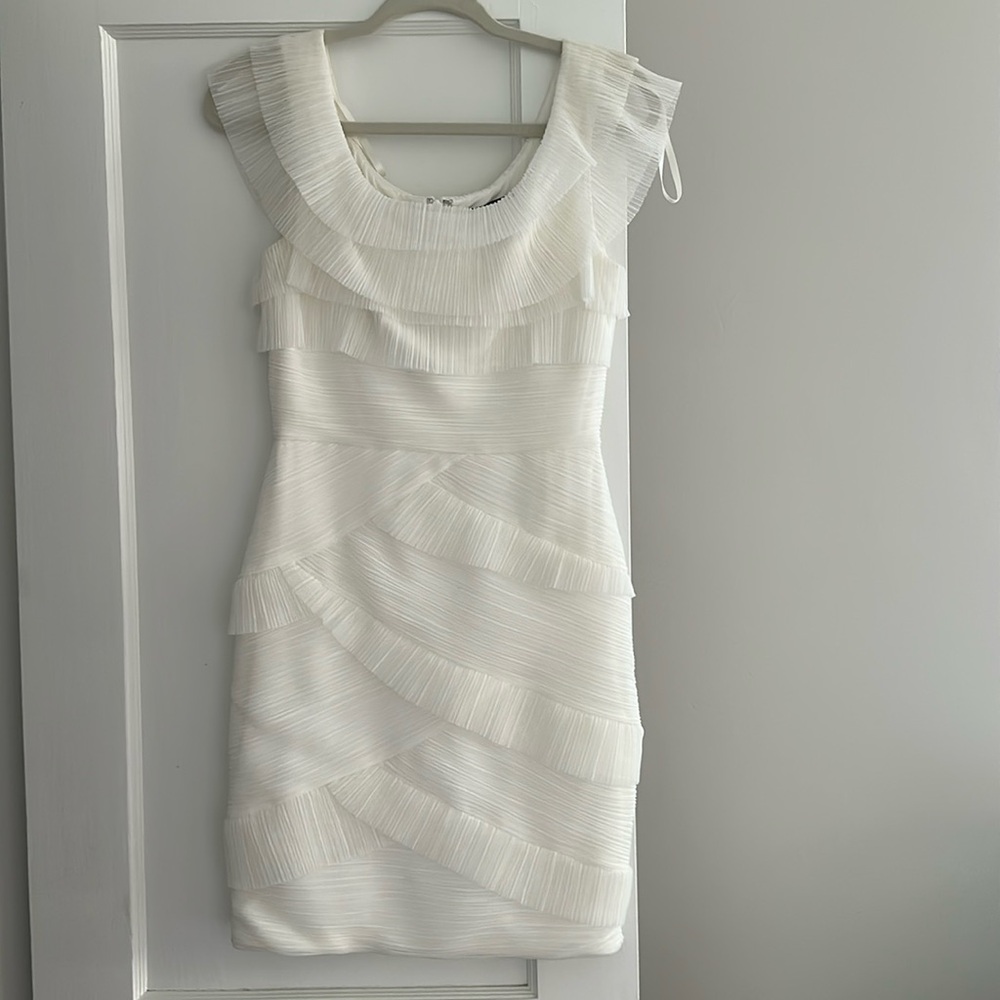 Bcbgmaxazria White scoop neck dress